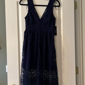 NWT LuLus navvy eye-lit lace dress
